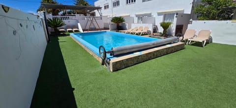 Property building, Garden, Garden view, Pool view, Swimming pool, sunbed