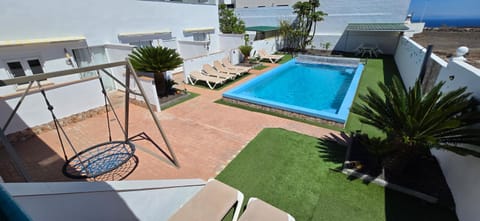 Pool view, Swimming pool, sunbed