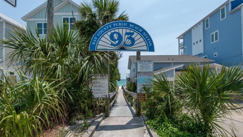 Day, Neighbourhood, Natural landscape, Beach