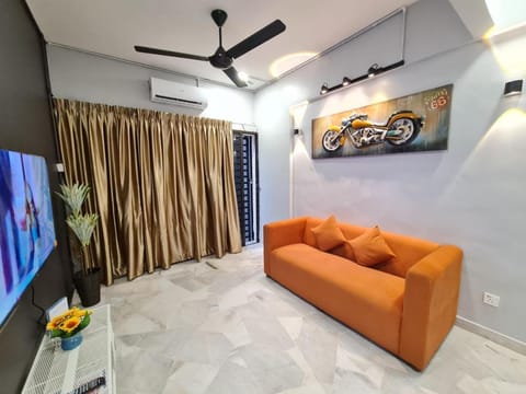 Communal lounge/ TV room, TV and multimedia, Living room, Seating area, Evening entertainment, air conditioner