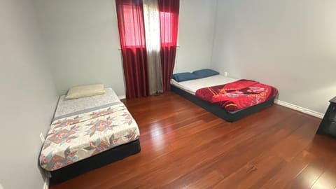 Affordable Stay in Brampton-Plaza, Gym, Bus at walking distance B2! Vacation rental in Brampton