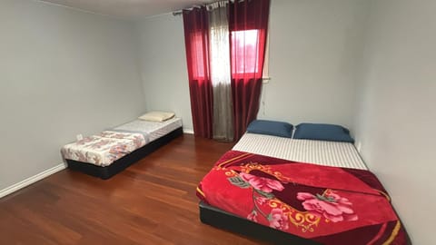 Affordable Stay in Brampton-Plaza, Gym, Bus at walking distance B2! Vacation rental in Brampton