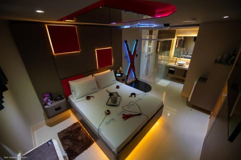 Bed, TV and multimedia, Photo of the whole room, Bedroom, Entertainment, minibar, towels, air conditioner