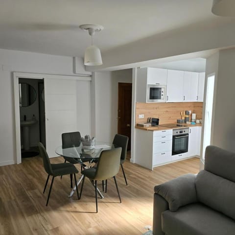 Kitchen or kitchenette, Living room, Dining area, oven