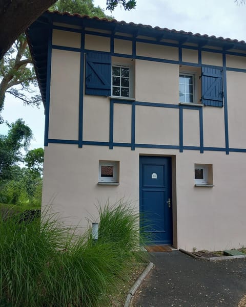 Maison les pieds dans l'eau, piscine et plage à pieds House in Moliets-et-Maa