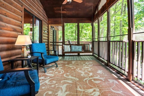 Dogwood Cabin with Dock! House in Lake Hartwell