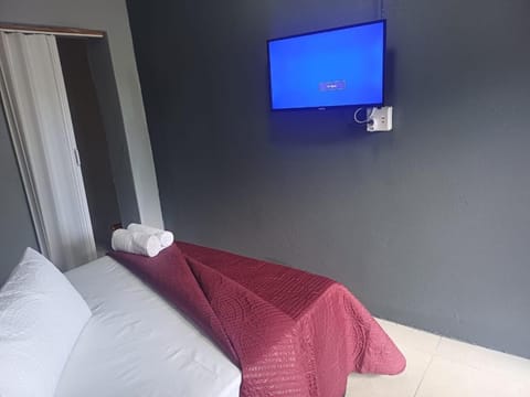 Communal lounge/ TV room, Bed, TV and multimedia, Photo of the whole room, Evening entertainment, Bedroom