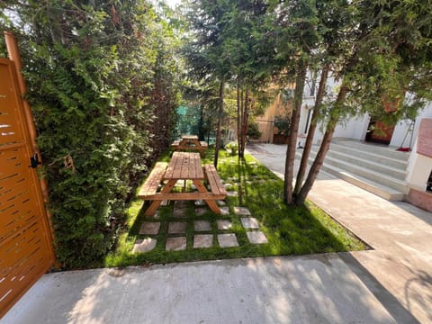 Patio, Day, Garden, Dining area, Garden view