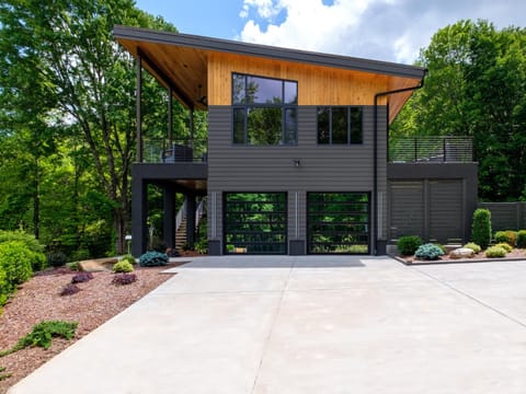 Property building, Spring, Day, Garden view, Parking