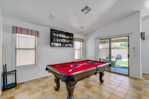 Great location near shopping & entertainment House in Glendale