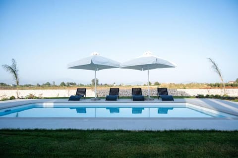 Day, Pool view, Swimming pool, sunbed