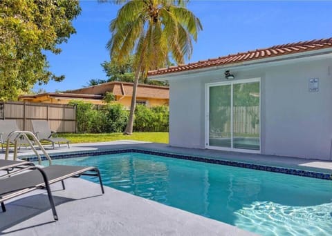 Patio, Day, Pool view, Swimming pool, sunbed