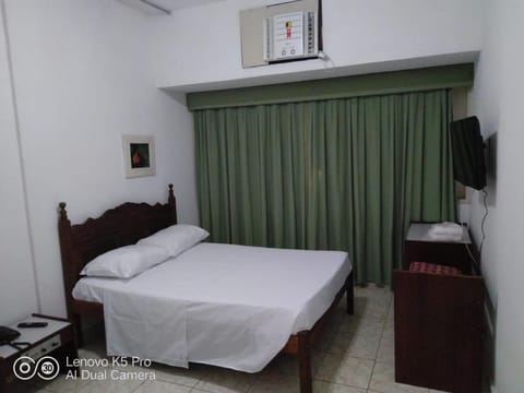 Bed, TV and multimedia, Photo of the whole room, Bedroom, hair dresser, air conditioner