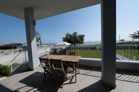 Patio, Day, Natural landscape, View (from property/room), Balcony/Terrace, Dining area, Sea view