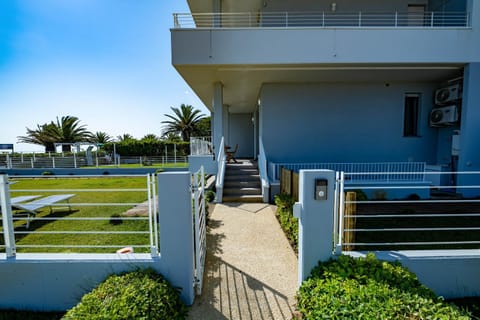 Property building, Spring, Day, Garden, View (from property/room), Balcony/Terrace, Garden view