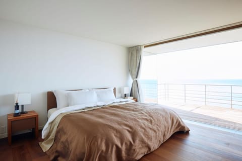 Bed, Natural landscape, Photo of the whole room, Bedroom, Sea view