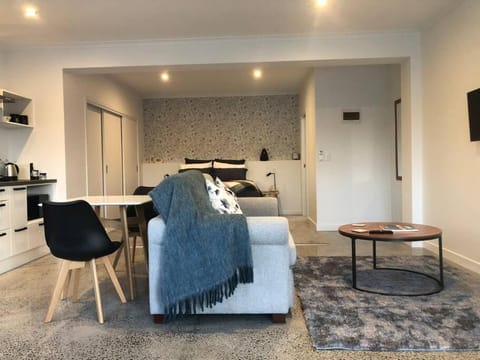 Location, luxury and stylish comfort Apartment in Hamilton