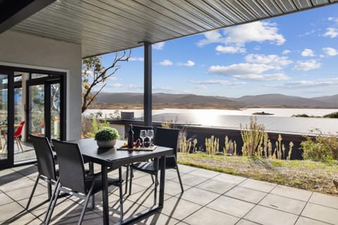 Balcony/Terrace, Lake view, Mountain view