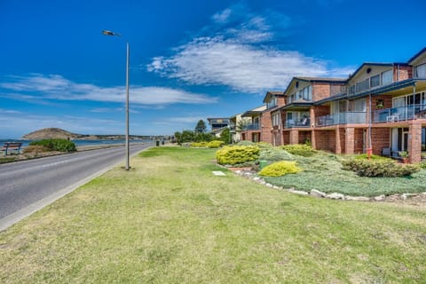 Neighbourhood, Sea view, Street view