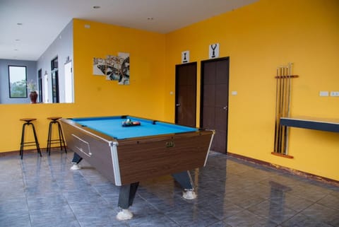 Billiard, Game Room