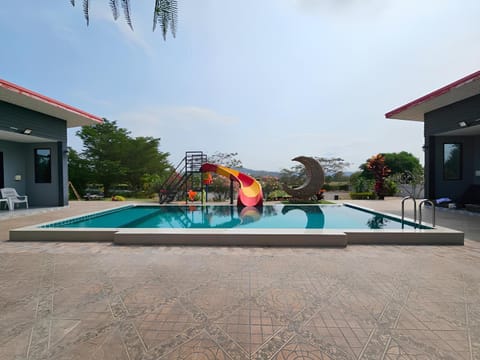 Day, Pool view, Swimming pool, sunbed