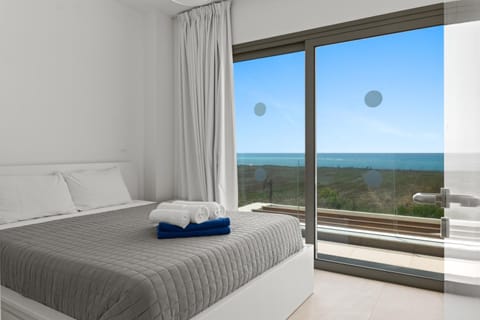 Bed, Natural landscape, View (from property/room), Balcony/Terrace, Photo of the whole room, Bedroom, Sea view, towels