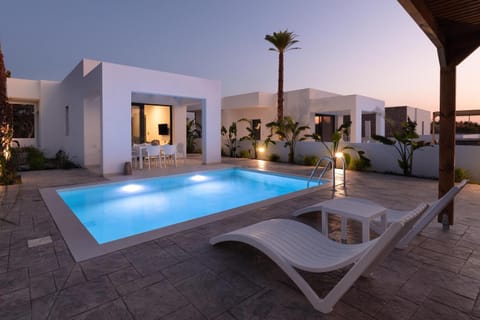 Property building, Patio, Day, Natural landscape, Pool view, Swimming pool, sunbed