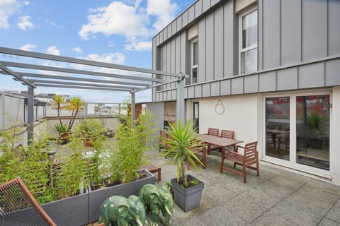 Duplex avec terrasse à Saint Denis by Weekome Apartment in Saint-Denis, France