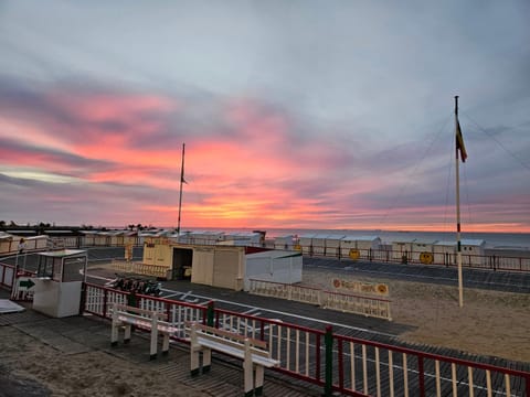 Beach, Cycling, Sea view, Sunrise, Sunset