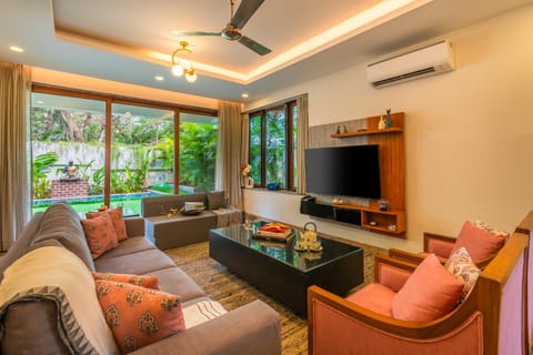 Communal lounge/ TV room, TV and multimedia, Living room, Seating area, Evening entertainment, fireplace, air conditioner