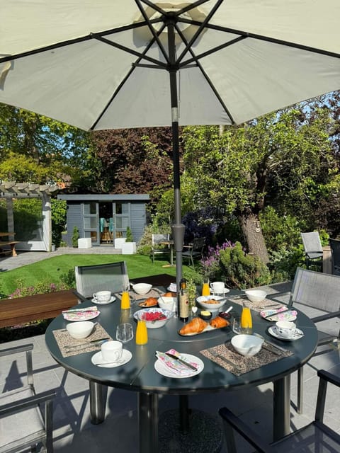 Garden, Breakfast