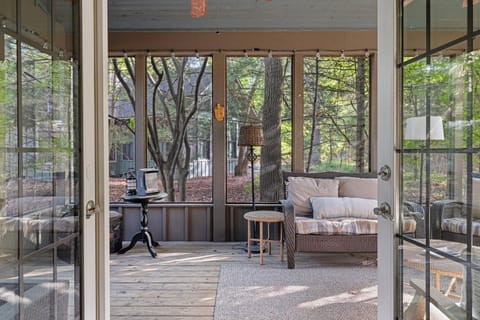 Patio, View (from property/room), Balcony/Terrace, Seating area, Garden view