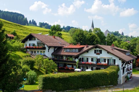 Property building, Day, Natural landscape, Garden, Garden view