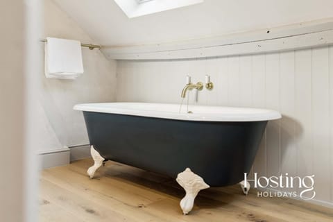 The Loft - 1 Bed Luxury Apartment with Bathtub Apartment in Henley-on-Thames