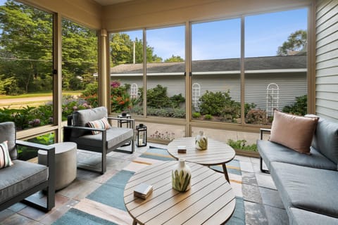 Garden, Living room, Seating area, Garden view