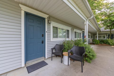 Arrowhead #4 - Walking distance to downtown Saugatuck, Updated studio House in Saugatuck