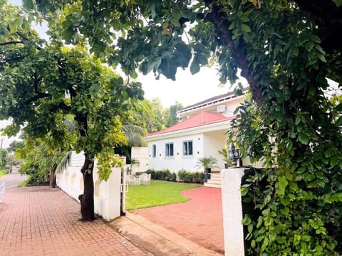 Property building, Garden, Garden view, Street view