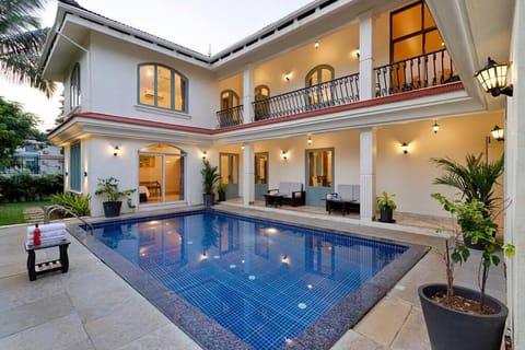 Property building, Pool view, Swimming pool