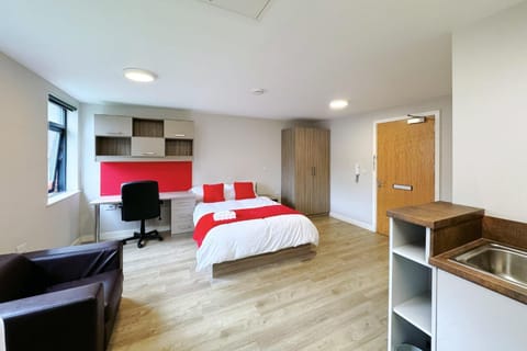 Bright and Modern Studios and Apartments at Manor Park Court Coventry Apartment in Coventry