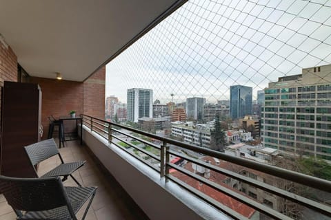 Amplio y confortable depto familiar con malla Apartment in Providencia