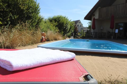 Pool view, Swimming pool, towels