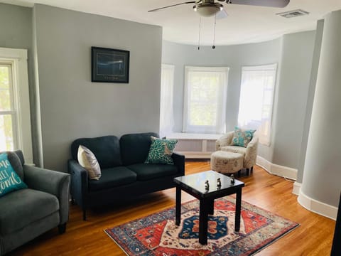 Charming 1br Apartment Near Train Station Appartement in Cheltenham Township