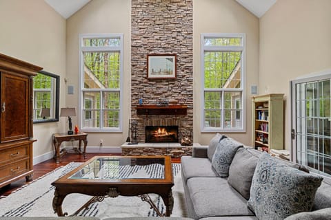 Library, Living room, Seating area