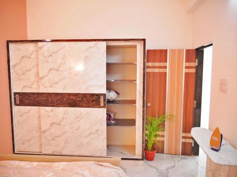 Cityscape Comfort - Stylish 3BHK Central Getaway Apartment in Hyderabad