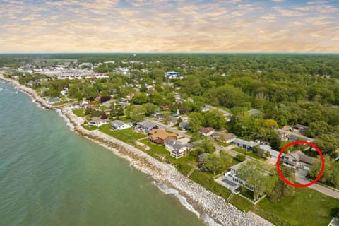 Property building, Nearby landmark, Day, Neighbourhood, Natural landscape, Bird's eye view, Beach, Sea view