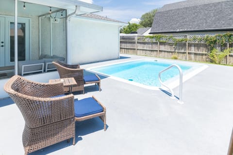 Patio, Pool view, Swimming pool