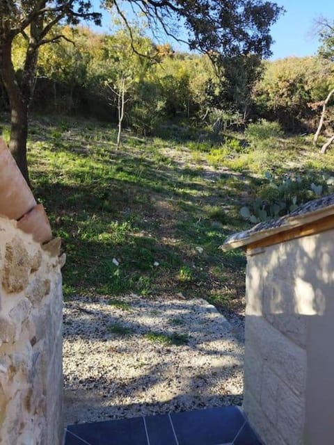 Beau logis indépendant dans mas piscine 2 pers Apartment in Sorgues