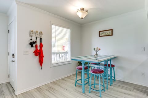 Walk to Pier St Augustine Beach Condo with Balcony! Apartment in Saint Augustine Beach