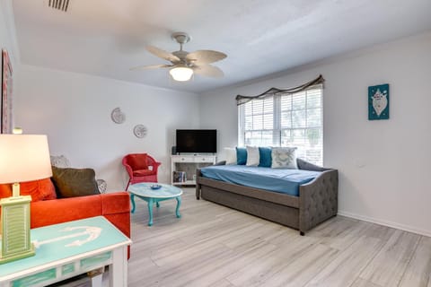 Walk to Pier St Augustine Beach Condo with Balcony! Apartment in Saint Augustine Beach