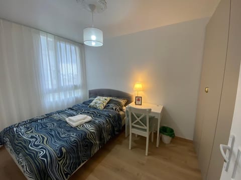 Chambre privée -Brand new sunshine apartment Vacation rental in Noisy-le-Grand